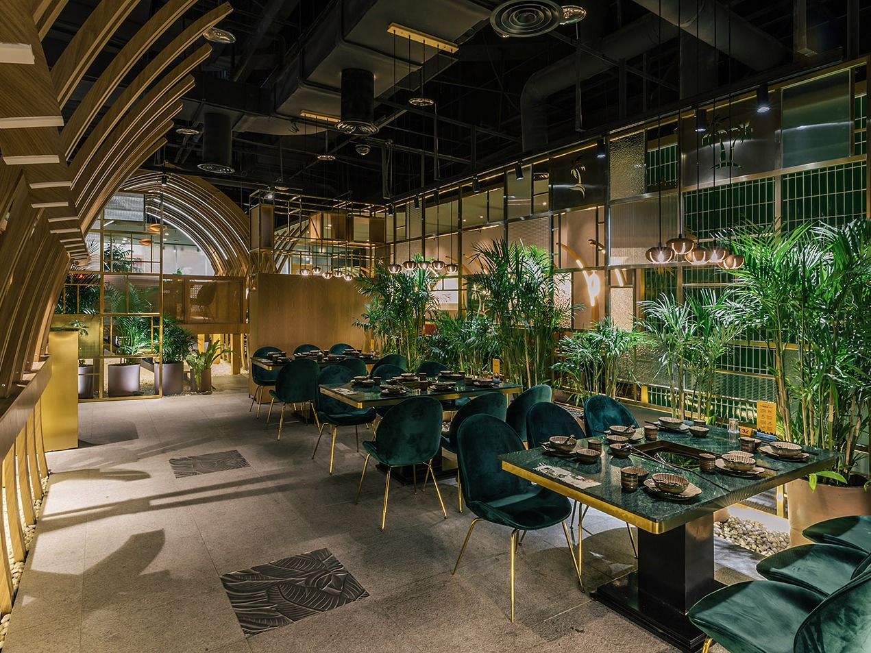 蘇州潤 SEASON 椰子雞火鍋店設(shè)計(jì)，香氣四溢的熱帶小屋